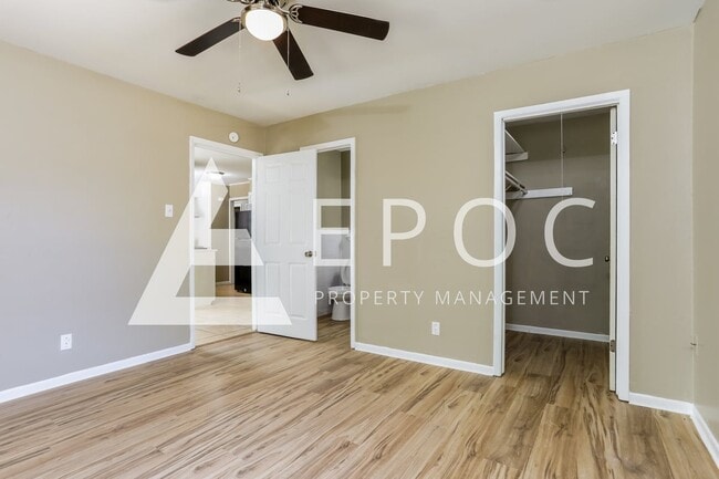 Building Photo - 1401 Duvall Dr