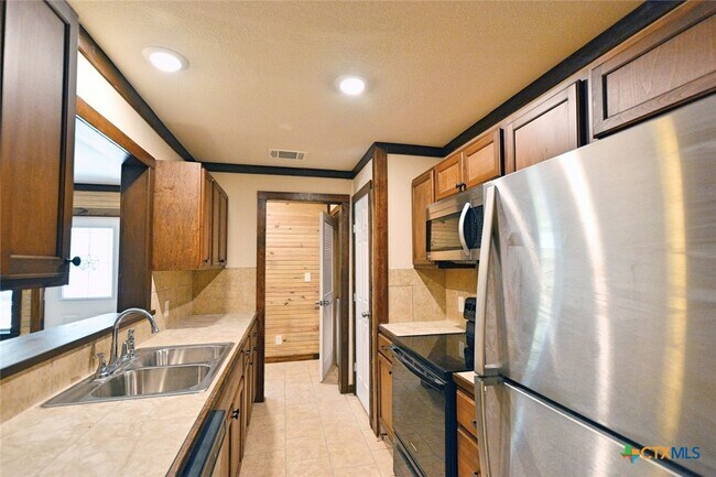 Foto del edificio - 1155 Farm To Market Rd 2722