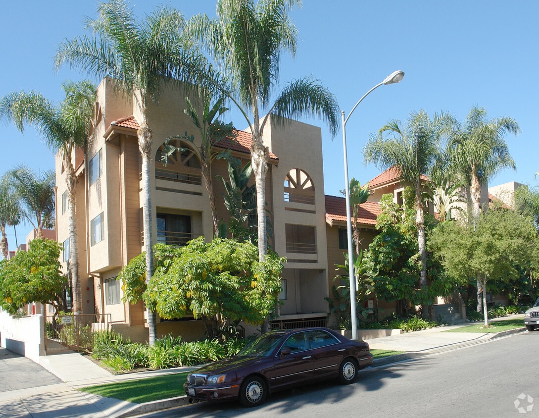 Building Photo - Vassar Twin Apartments