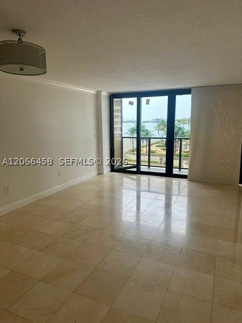 Foto del edificio - 600 NE 36th St