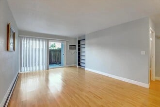 Building Photo - 1700 Civic Center Dr