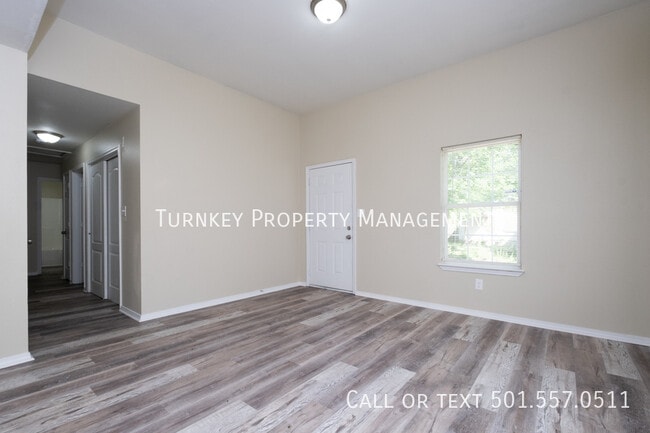 Building Photo - Do not miss this 3 bedroom 2 bath home
