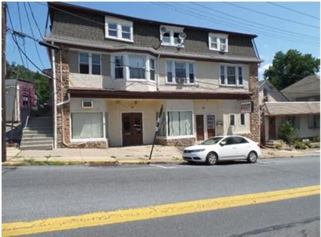 Photo - 2311 Perkiomen Ave Apartment