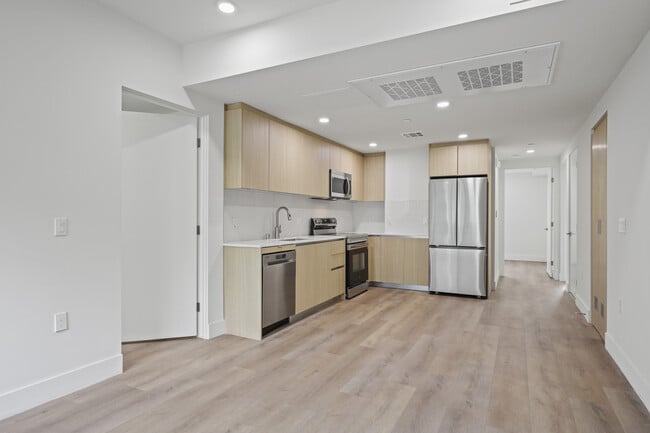 Building Photo - 7050 Hawthorn – Coliving + Traditional Units