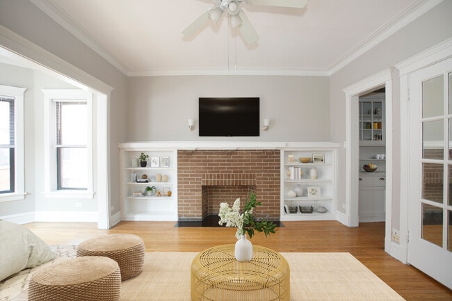 Building Photo - BJB Evanston - 1576 Oak