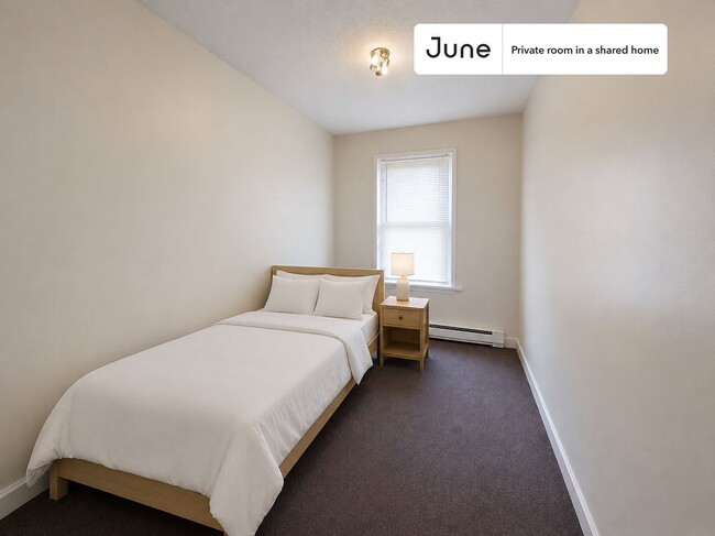 Building Photo - Room in Shared 3 bed/1 bath home