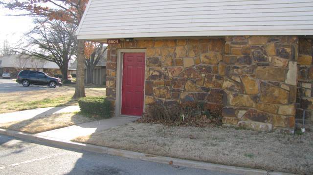 Building Photo - 6604 S Zunis Ave
