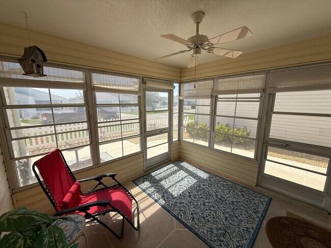 Foto del edificio - Delightful Turnkey Furnished, 2 bed, 2 Bath Patio Villa available for ANNUAL LEASE