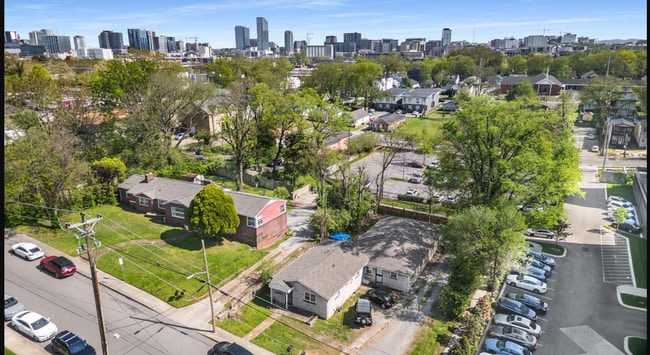 Building Photo - Newly Renovated Unit!