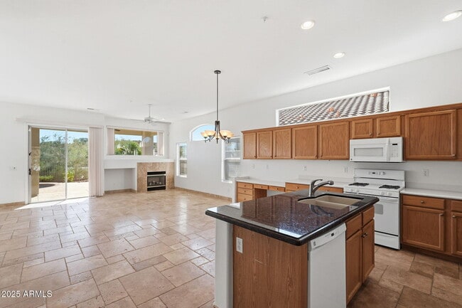 Building Photo - 15707 E Cactus Dr