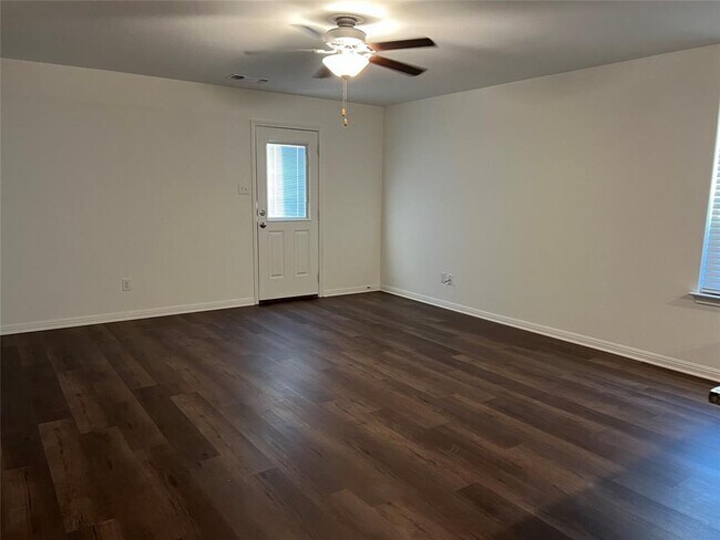 Foto del edificio - 132 Maywood Ln