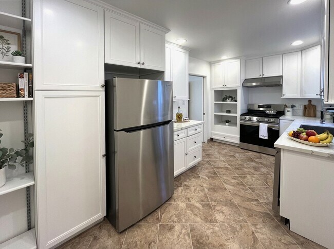 Foto del edificio - 325 E Stocker St