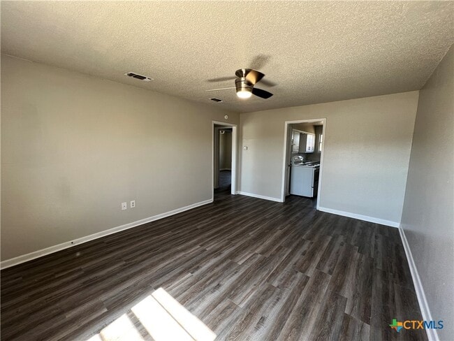 Building Photo - 305 N 7th St