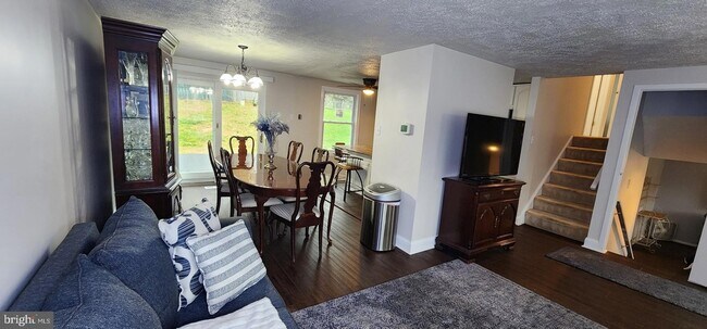 Foto del edificio - 4 Big Stone Ct