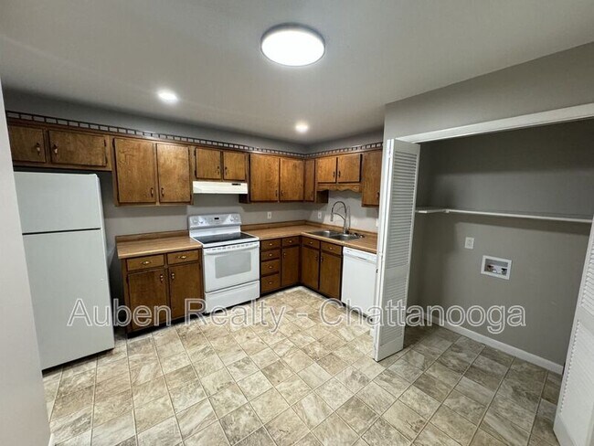 Building Photo - 405 Missionary Ave