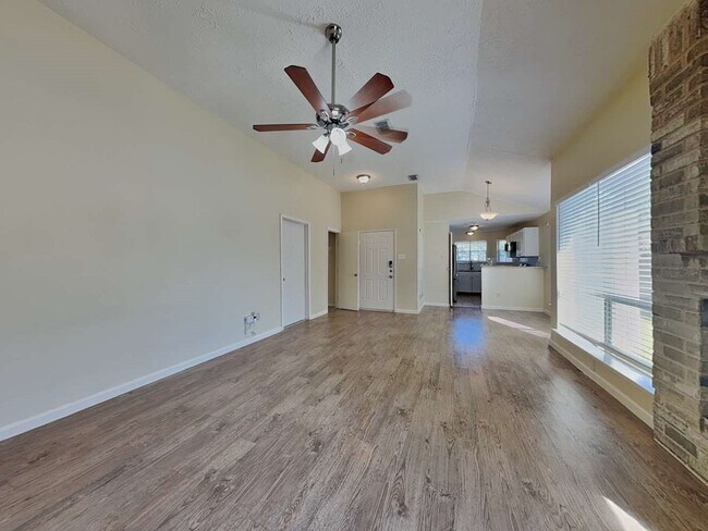 Foto del edificio - 9203 Rippling Fields Dr