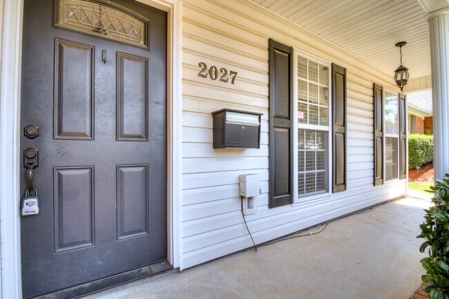 Foto del edificio - 3 Bedroom Near Downstown