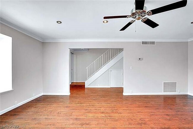 Building Photo - 582 Tam O Shanter