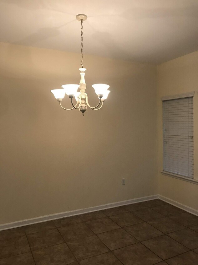 Building Photo - Townhouse for Rent in Camelot Phase II