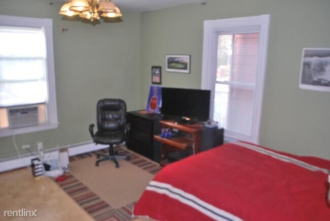 Building Photo - 3 br, 1 bath  - 225 High St # 1
