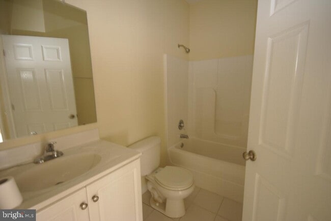 Building Photo - 411 Toftrees Dr