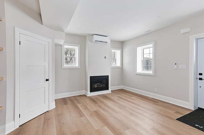 Building Photo - 363 Sixth St