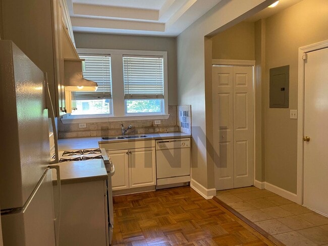 Building Photo - Charming 2/1 in Virginia Highlands!