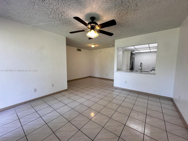Foto del edificio - 2675 W 66th St
