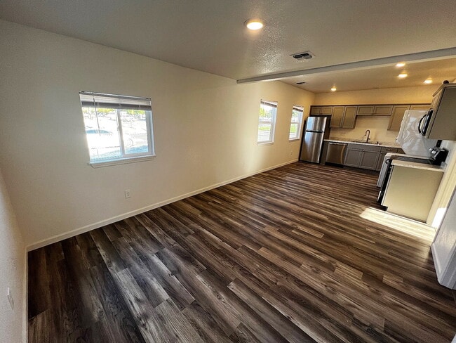 Building Photo - Charming 2 bedroom House