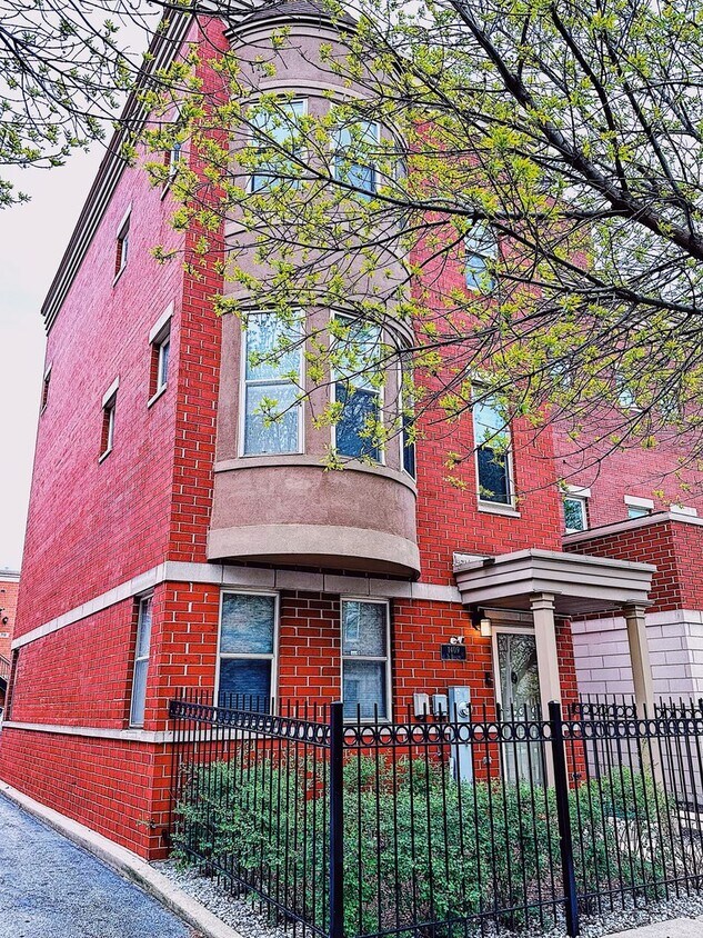 1409 N Burling St, Chicago, IL 60610 Townhome Rentals in Chicago IL