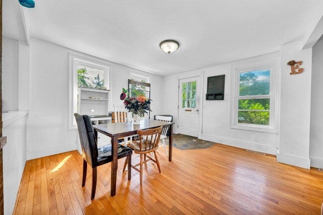 Side entrance into dining room - 1689 Main St