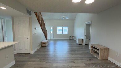 Building Photo - 160 Bella Vista Ct N