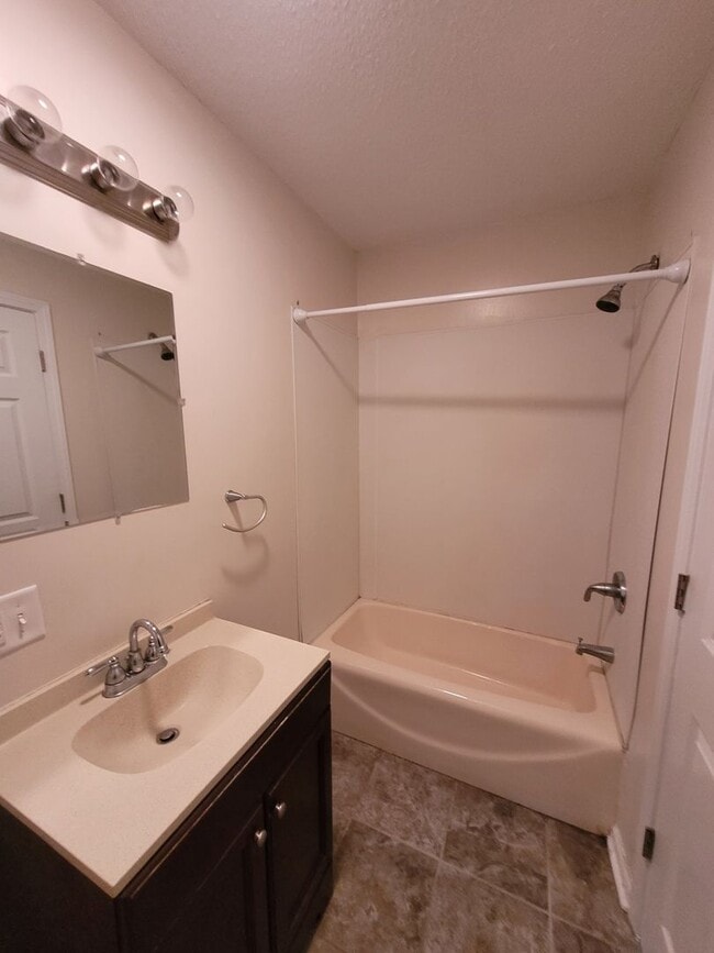 Foto del edificio - 492 Briarwood Ln