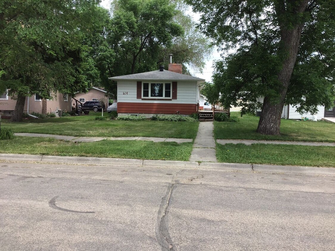 614 3rd St S, Wahpeton, ND 58075 House Rental in Wahpeton, ND
