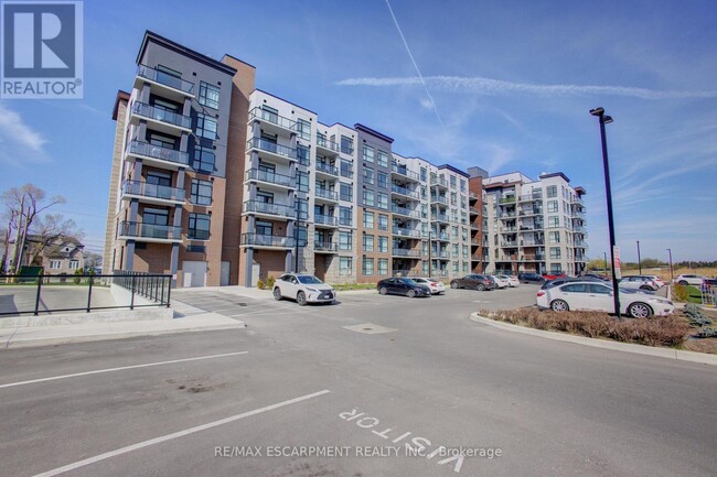 Building Photo - 600-600 N Service Rd
