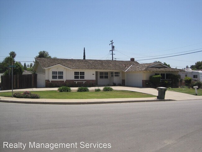 Building Photo - 3 br, 2.5 bath House - 2715 Crest Dr