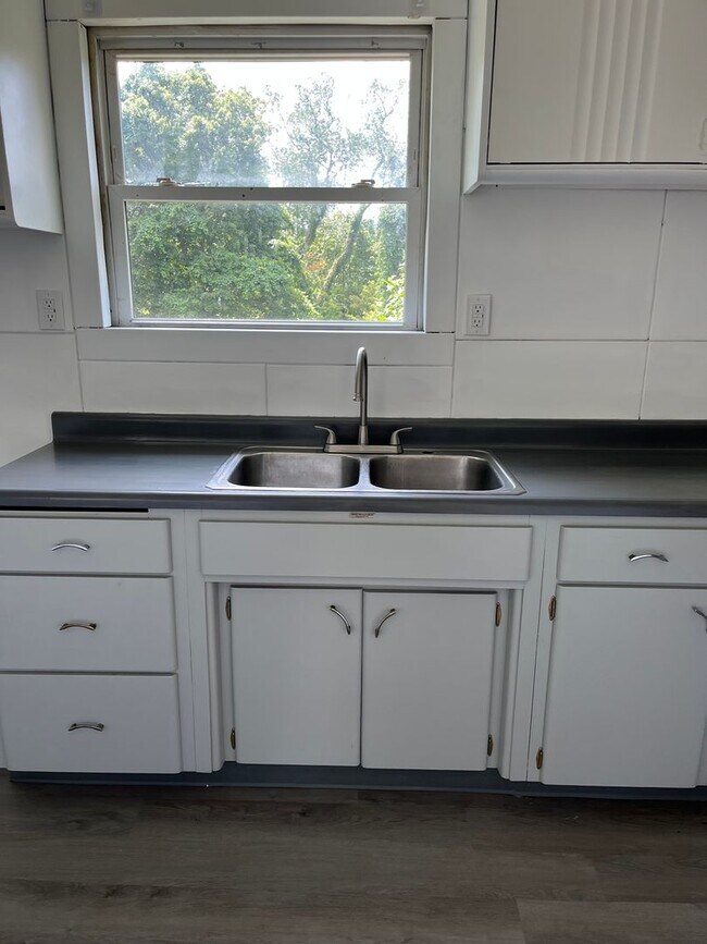Building Photo - Two Bedroom Single Family Home