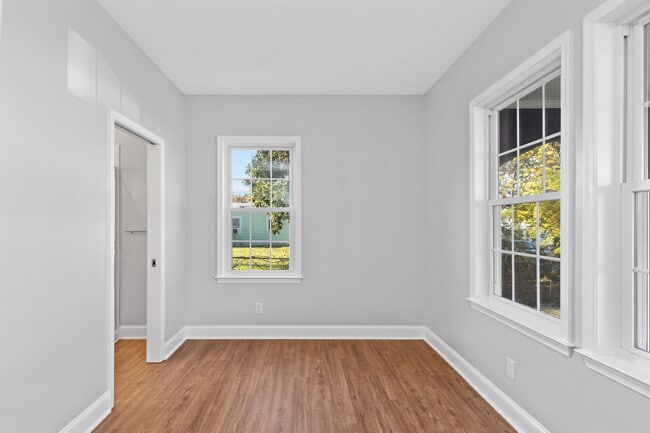 Building Photo - 205 N Kalmia Ave