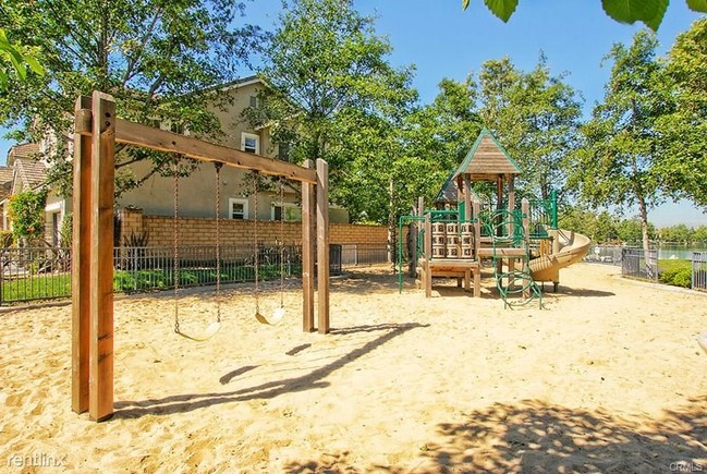 Building Photo - 38 Lakeside Dr