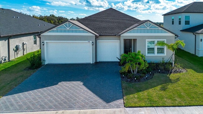 Building Photo - Spacious Like New 4-Bedroom Oasis with 3 F...