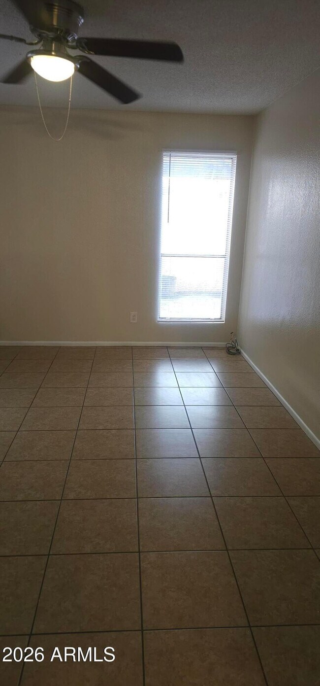 Building Photo - 635 N Arrowhead Dr