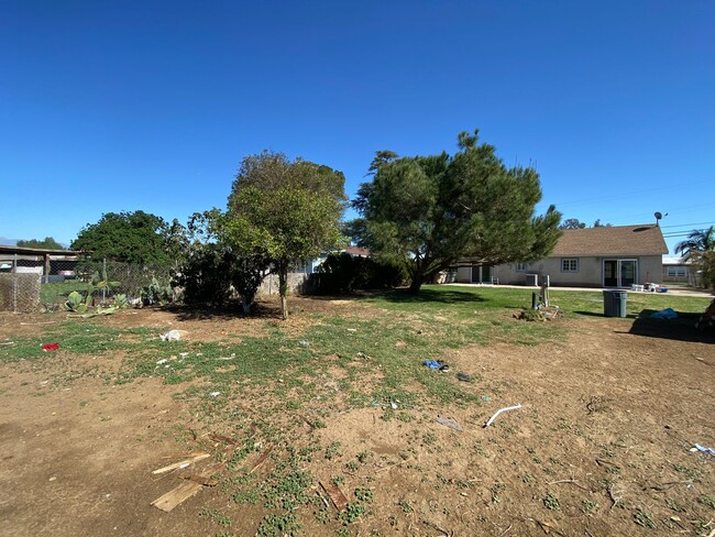 Foto del edificio - Single story 4 Bedroom for Lease Jurupa Va...