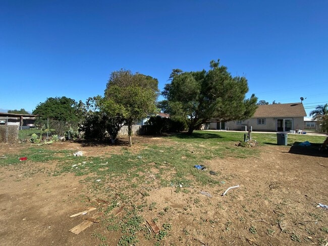Foto del edificio - Single story 4 Bedroom for Lease Jurupa Valley