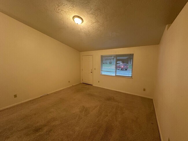 Foto del edificio - Please apply on our website thetlcrealtyteam.com