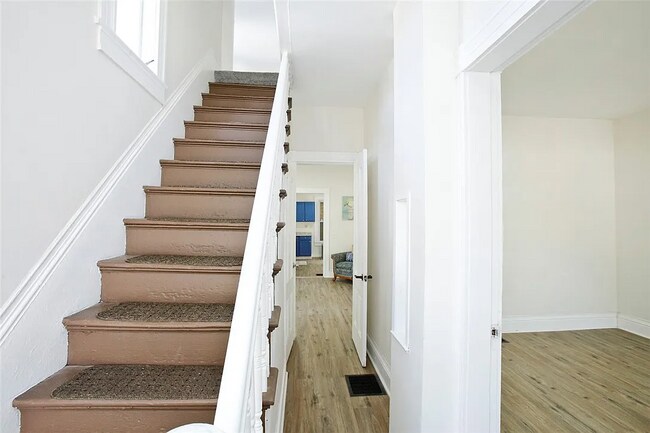 Building Photo - 629 Emerson St