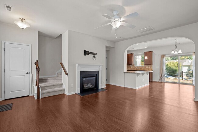 Building Photo - Modern 3-Bed Townhome in Thompson Ridge – ...
