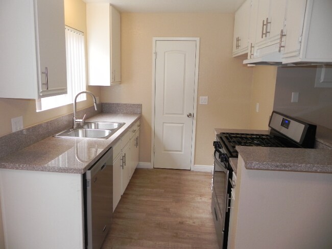 Foto del edificio - 8602 Chapman Ave