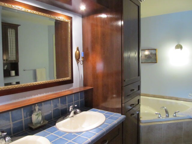 Building Photo - 281 Rue Saint-Paul