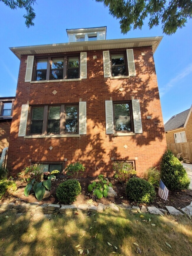Foto del edificio - 6113 N Karlov Ave