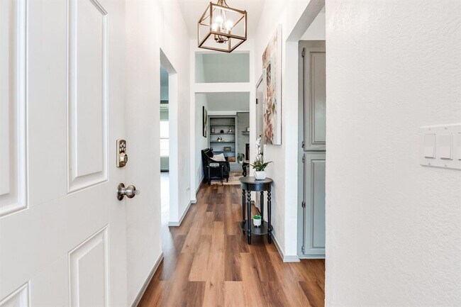 Foto del edificio - 8321 Breezewood Dr